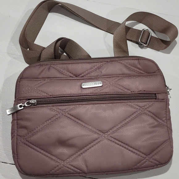 Baggallini Handbags - Baggallini Double Zip Anytime Crossbody